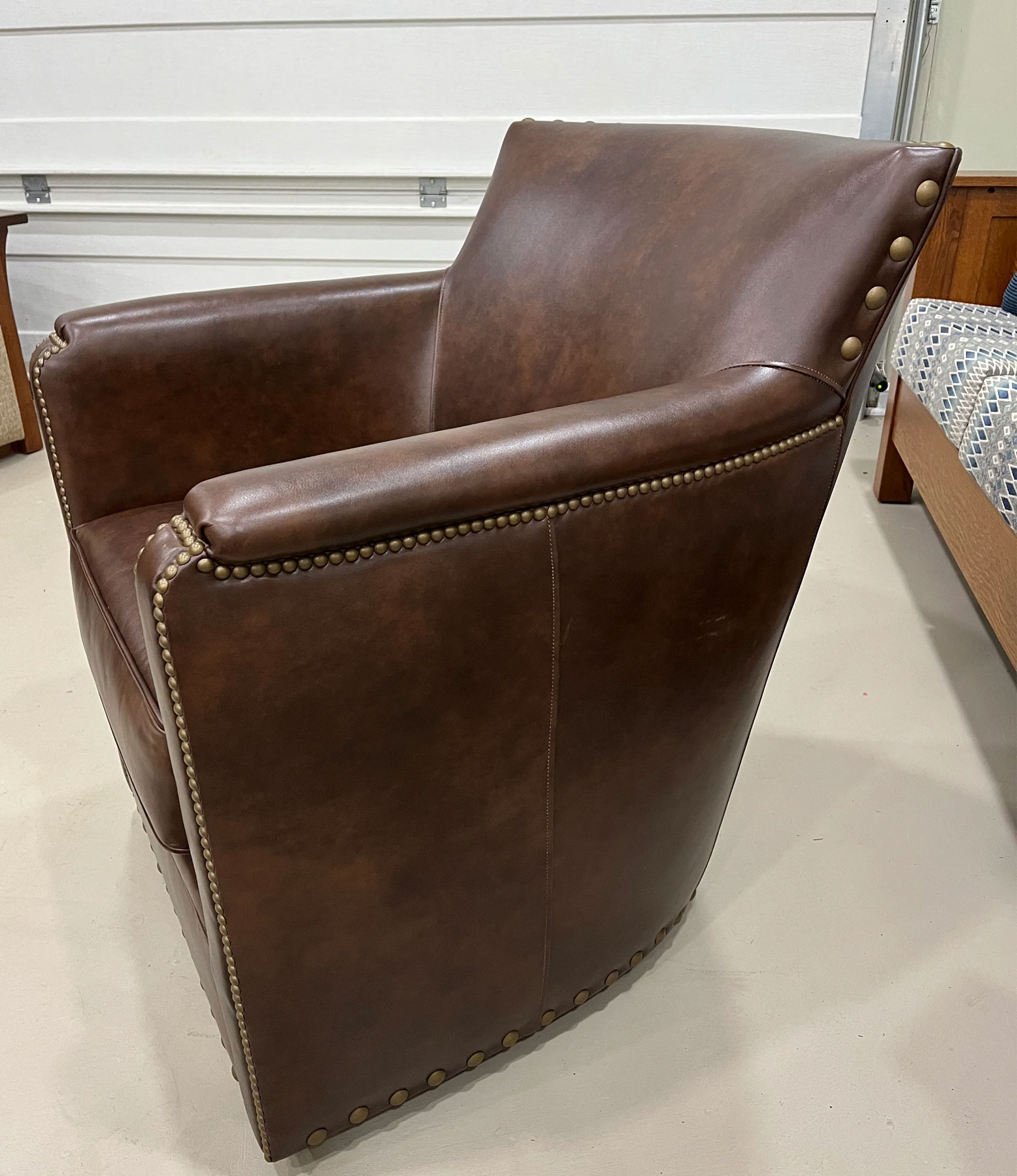 Leathercraft 2898SW Lodge Swivel Chair in Rembrandt Sable Leather