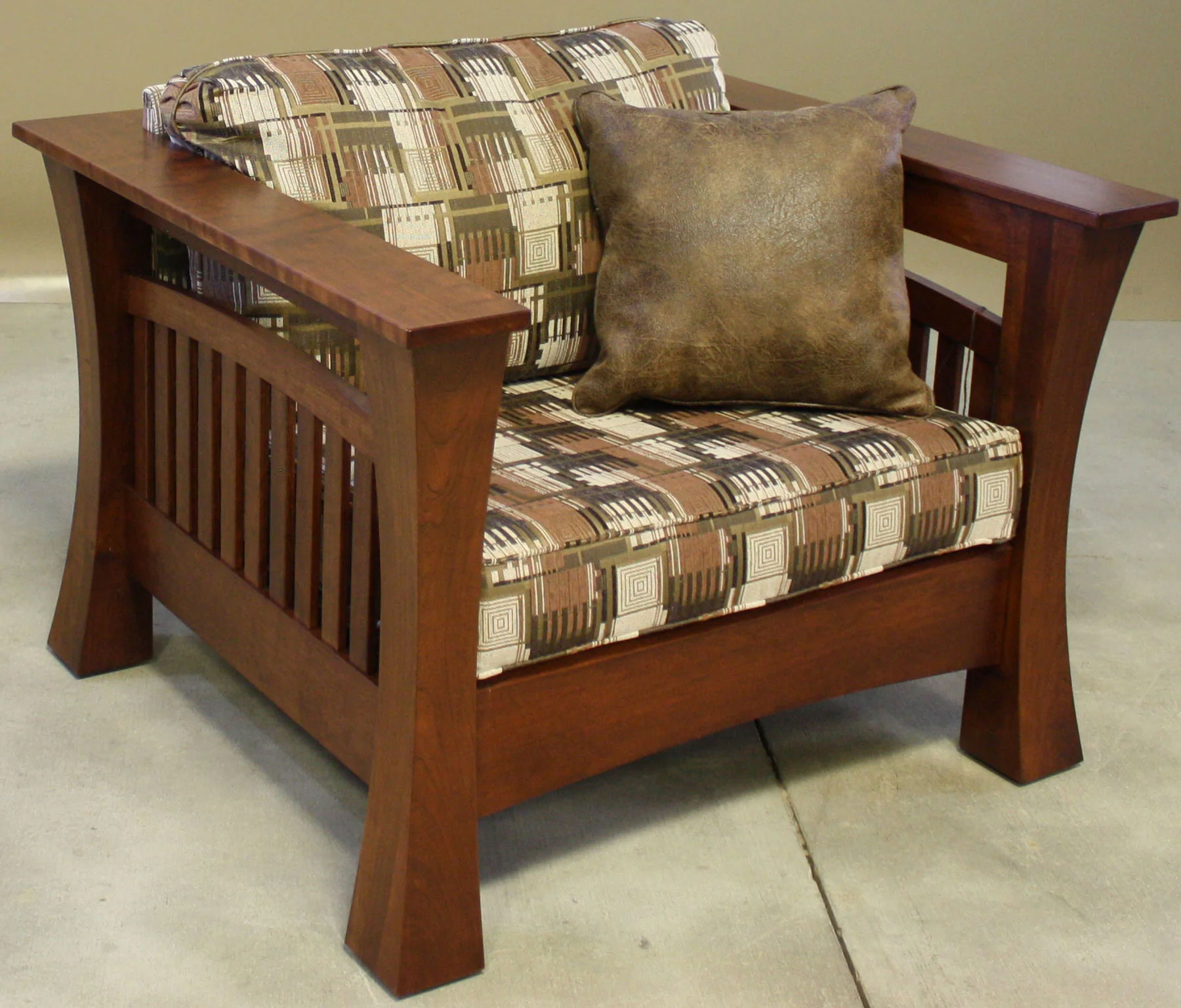 8500 Gateway Chair in Cherry with Fabric Cushions