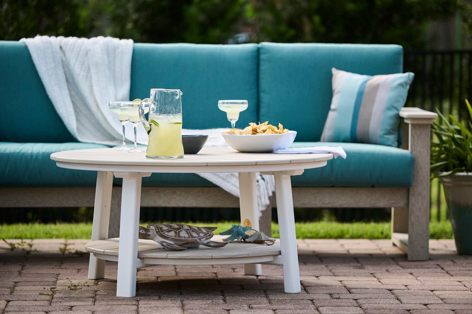 Poly Deluxe Conversation Table in White