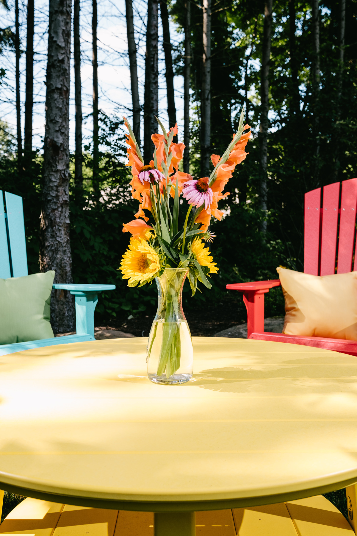 Poly Deluxe Conversation Table in Yellow