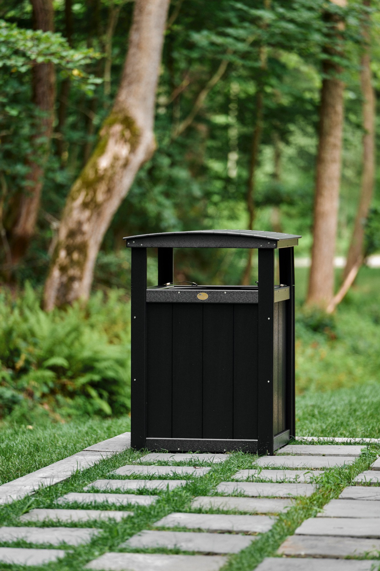 Poly Trash Can in Black