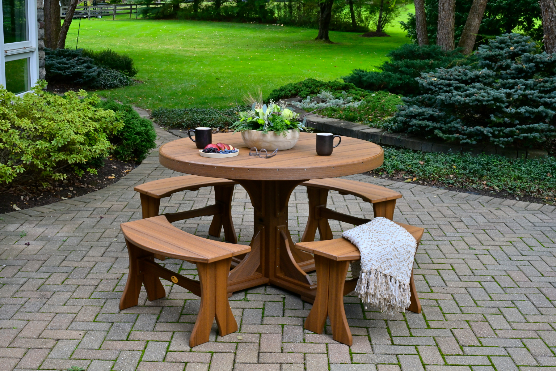 4' Round Table Set in Antique Mahogany