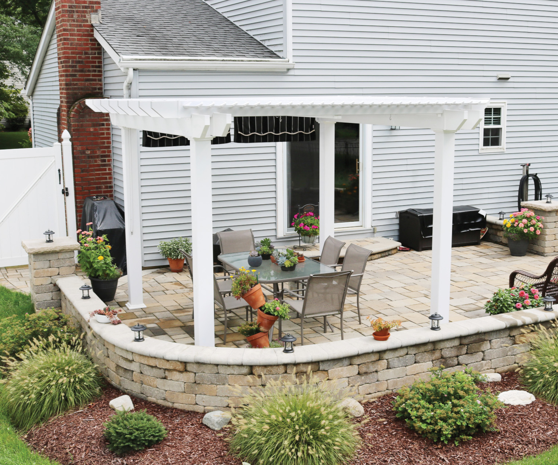 Urbana Pergola with Dia Shade
