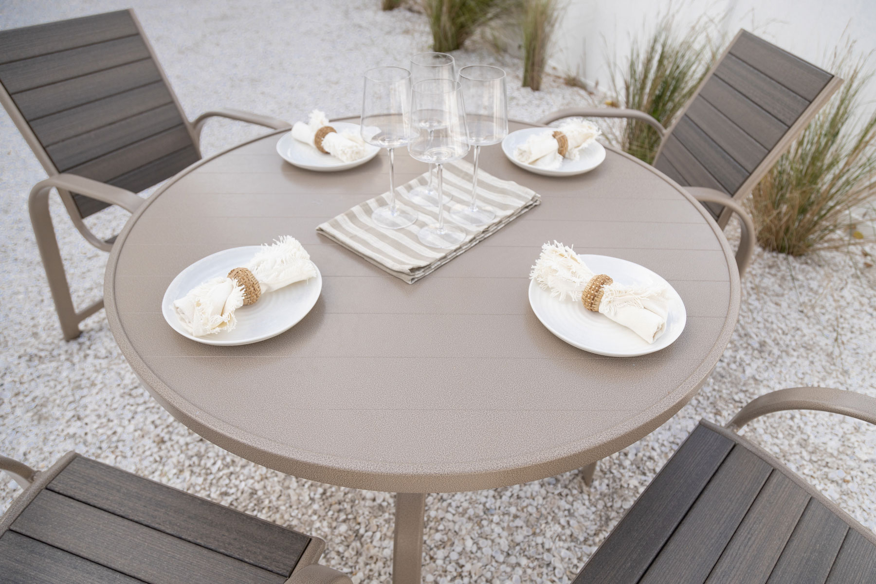 Murphy 42" Round Aluminum Table with Murphy Aluminum Poly Chairs