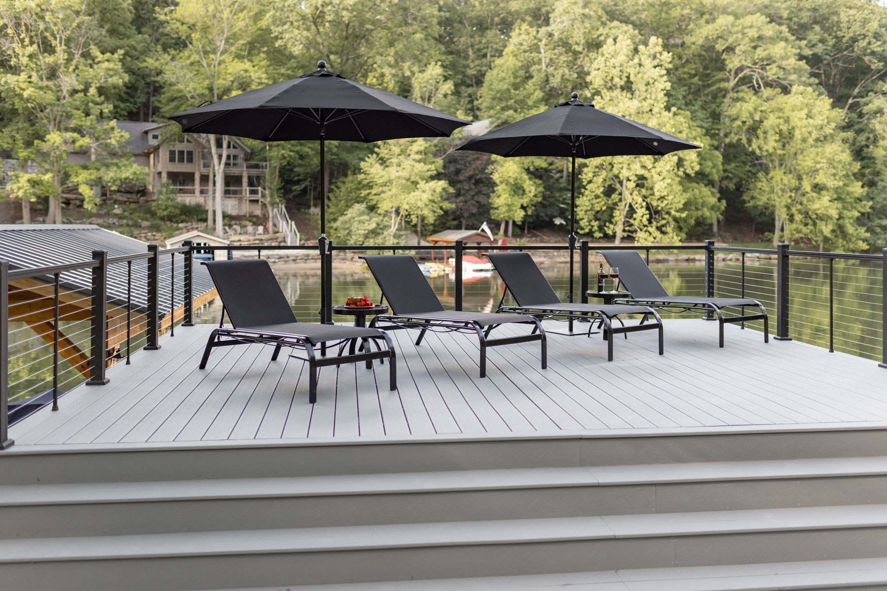 Murphy Aluminum End Table with Murphy Chaise Lounges