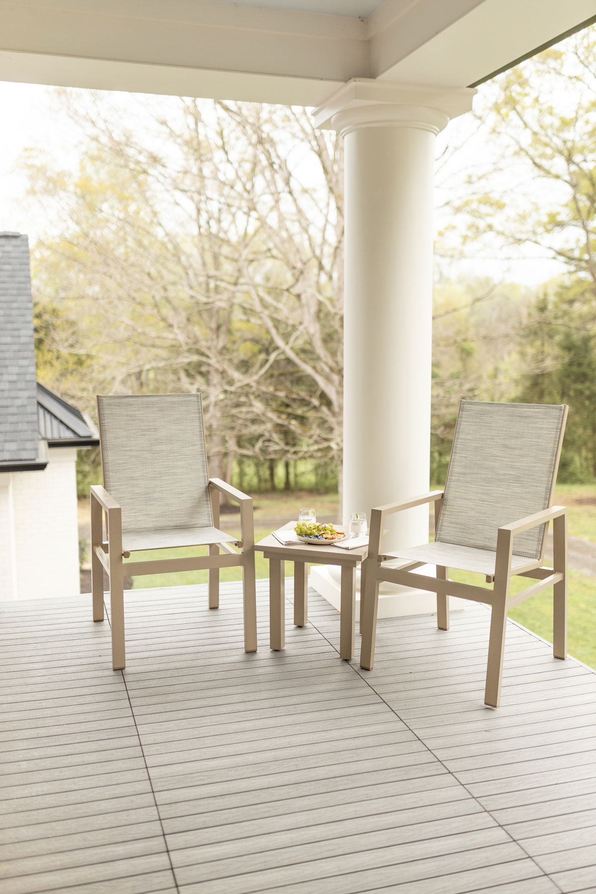 Vida High Back Lounge with End Table
