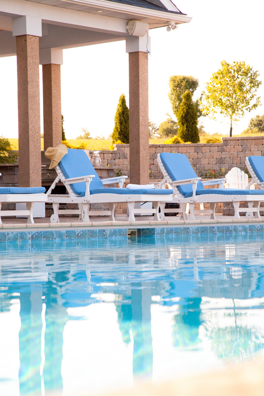Casual Back Chaise Lounge Setting