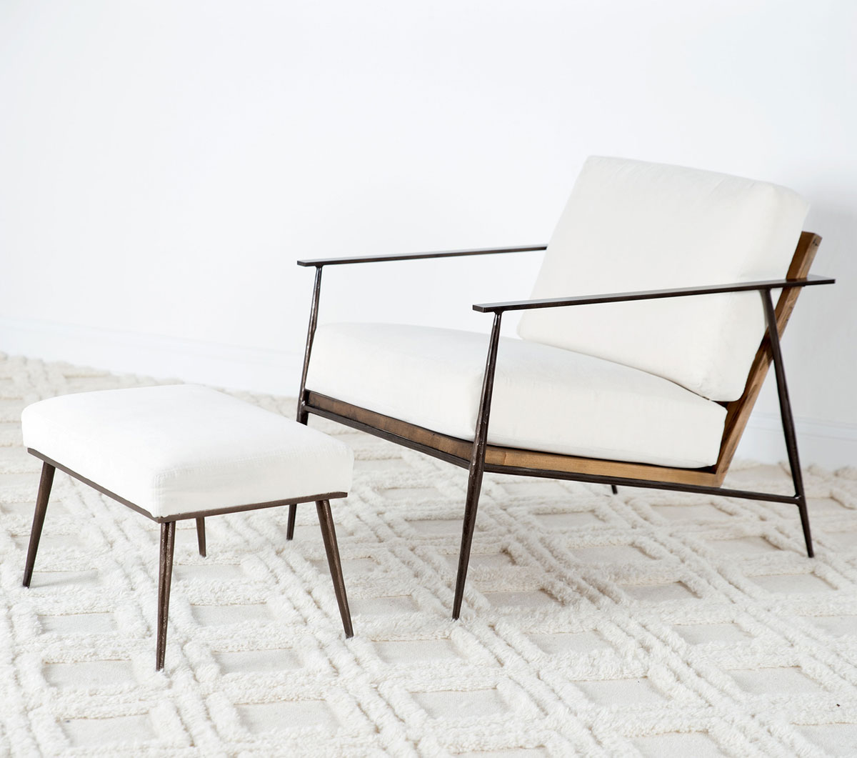 Charleston Forge Emmitt Lounge Chair