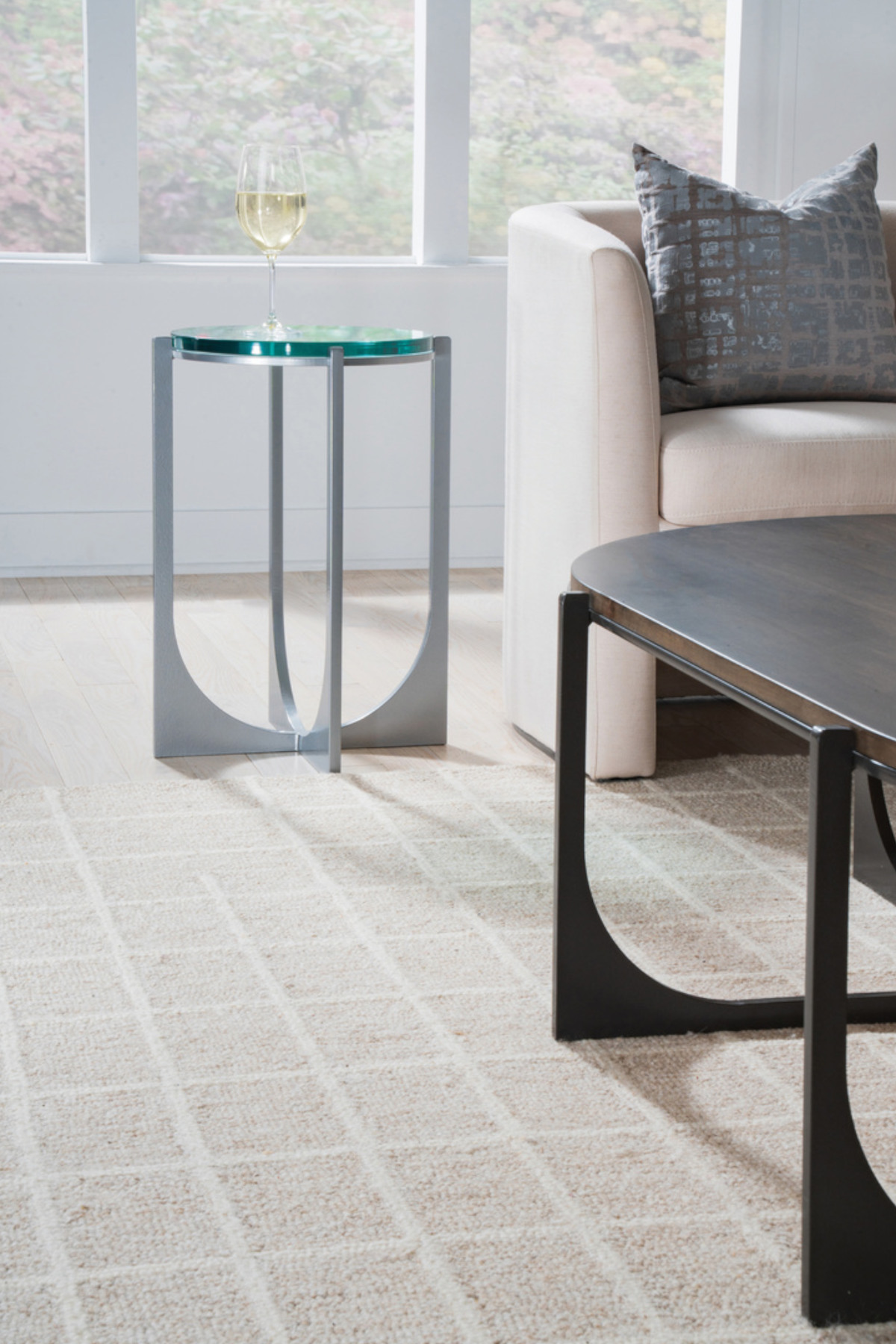 Charleston Forge Havana Round Drink Table