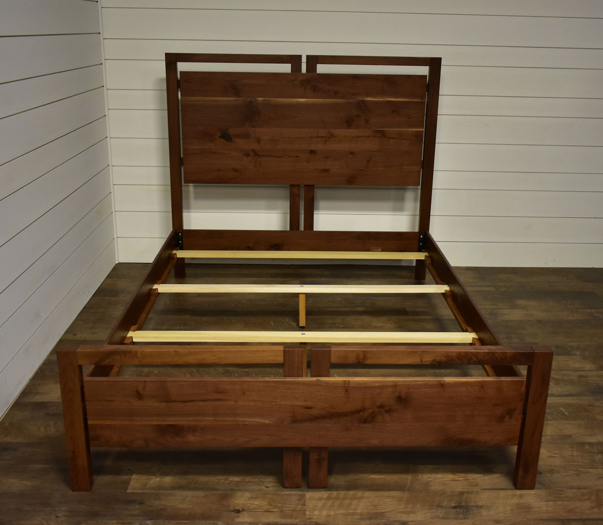 Ashland Queen Bed in Rustic Walnut