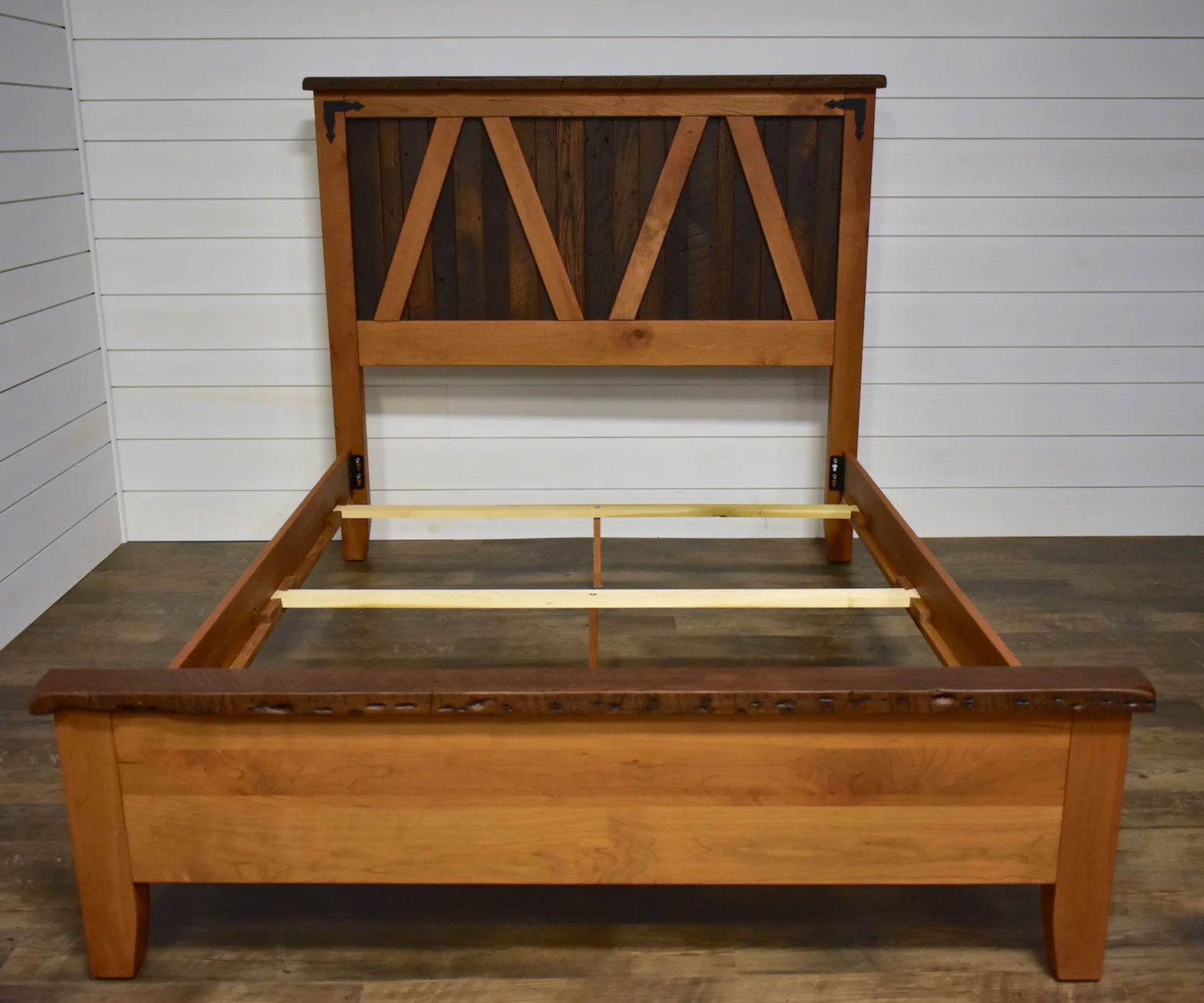Farmhouse Heritage 6003 Queen Bed in Rustic Cherry with Reclaimed Top