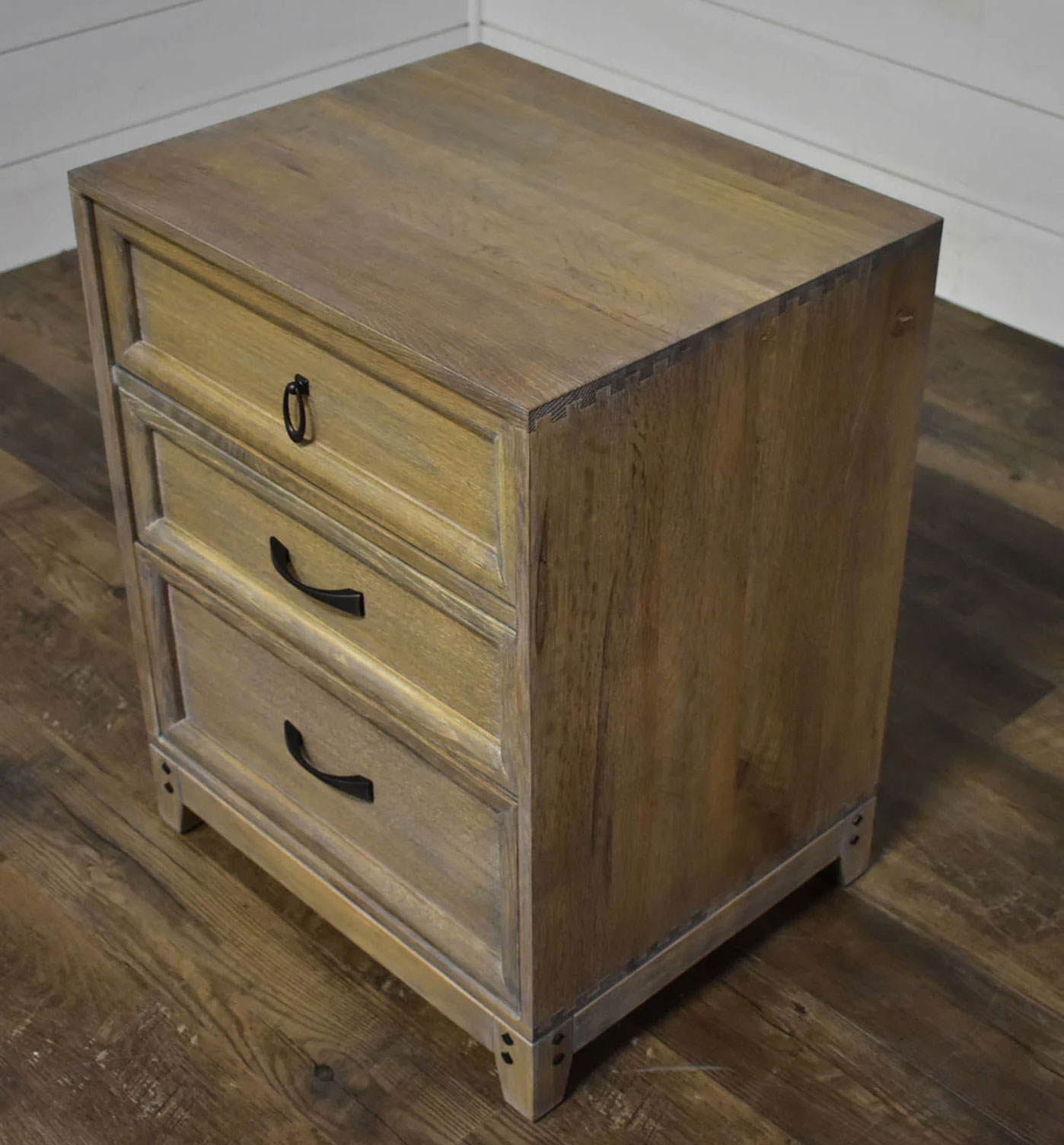 Glendale 3-Drawer Nightstand in Rustic Quartersawn White Oak