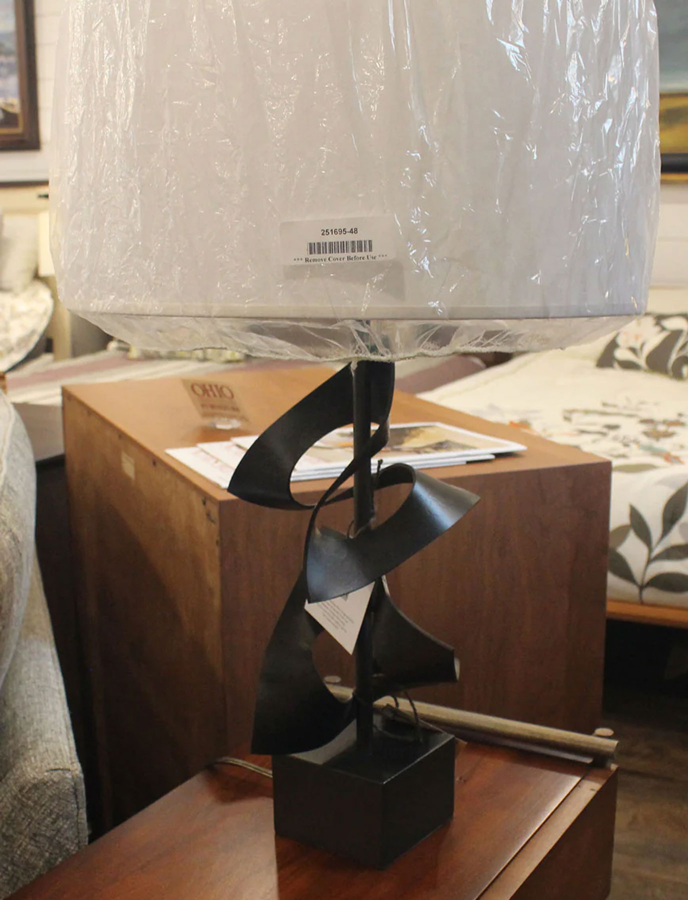 Hubbardton Forge Gallery Twofold Table Lamp with Natural Anna Shade