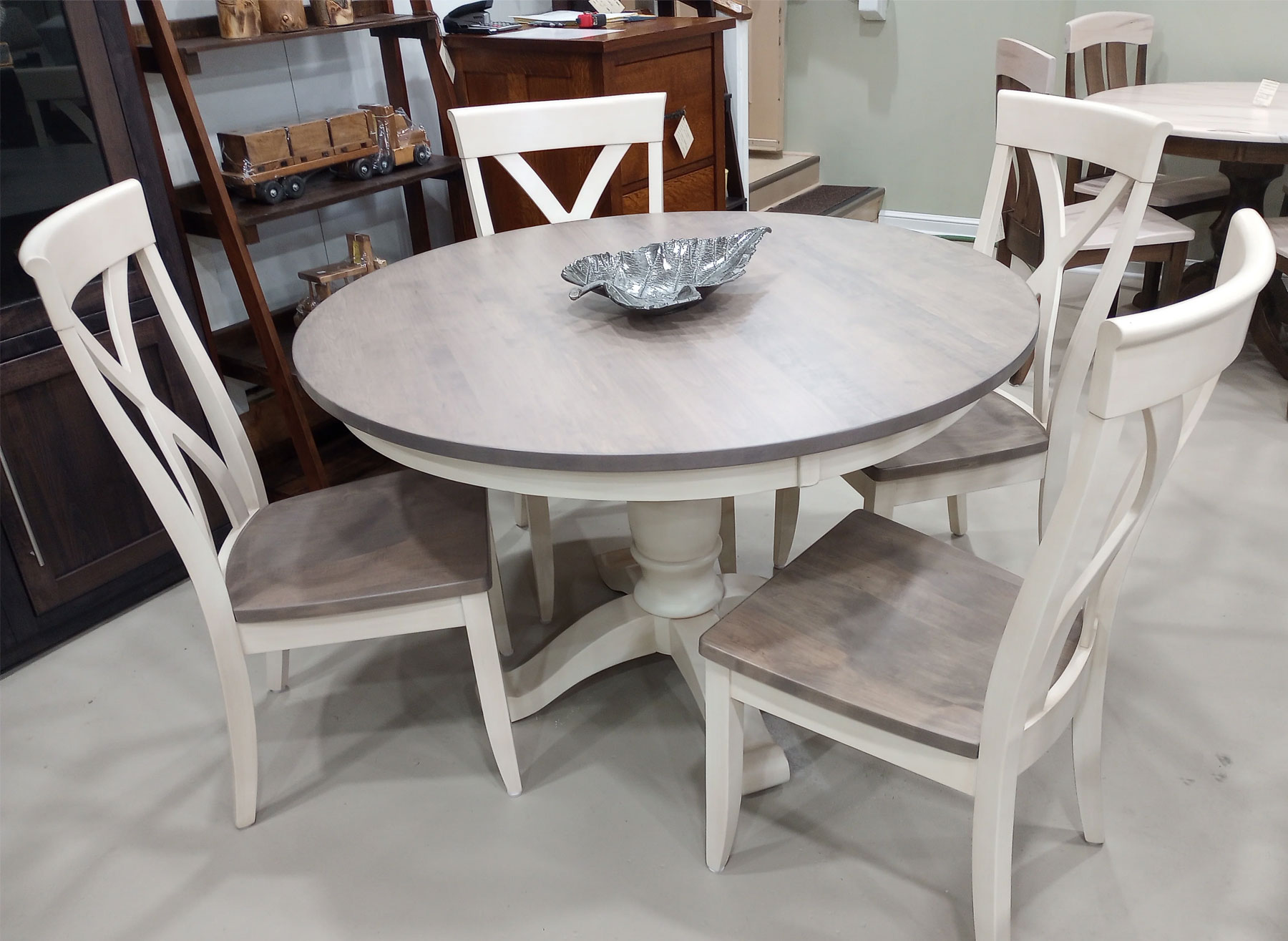 Brooke 48 inch Single Pedestal Table with (4) Brooke Side Chairs in Brown Maple