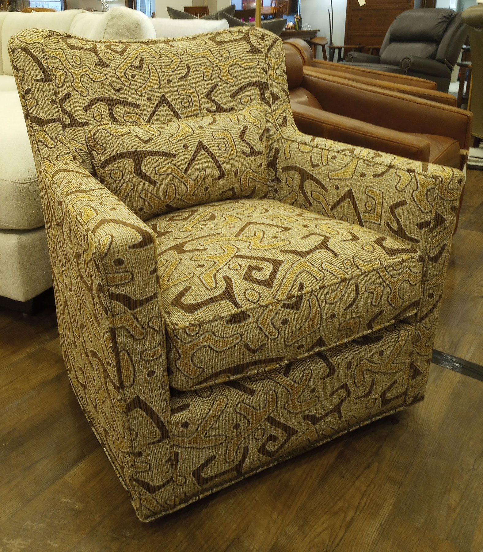 Leathercraft 561-S Padliegh Swivel Chair in Bakuba Fabric