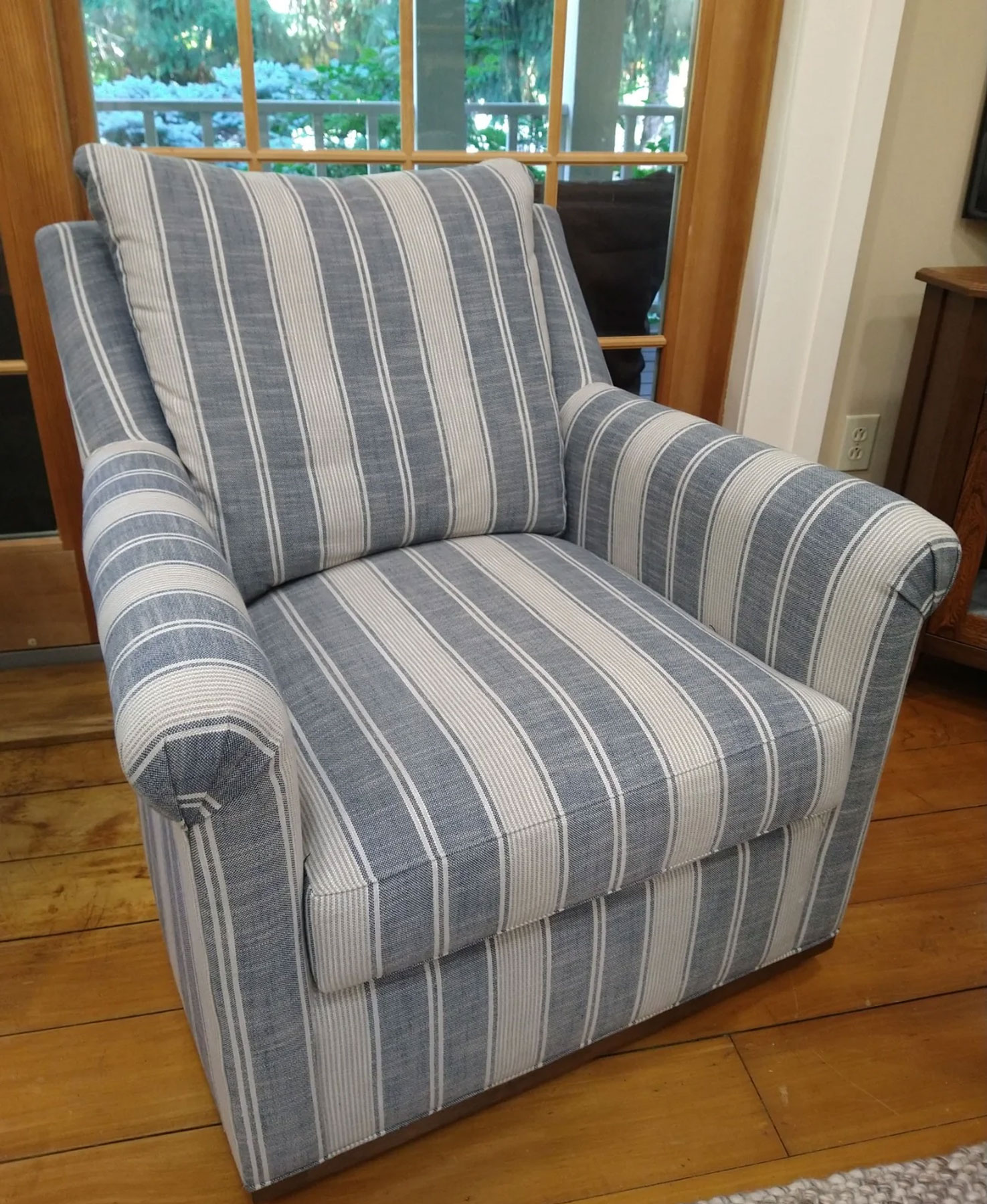 Wesley Hall 2011 Houston Swivel Chair in Thompson Denim Fabric