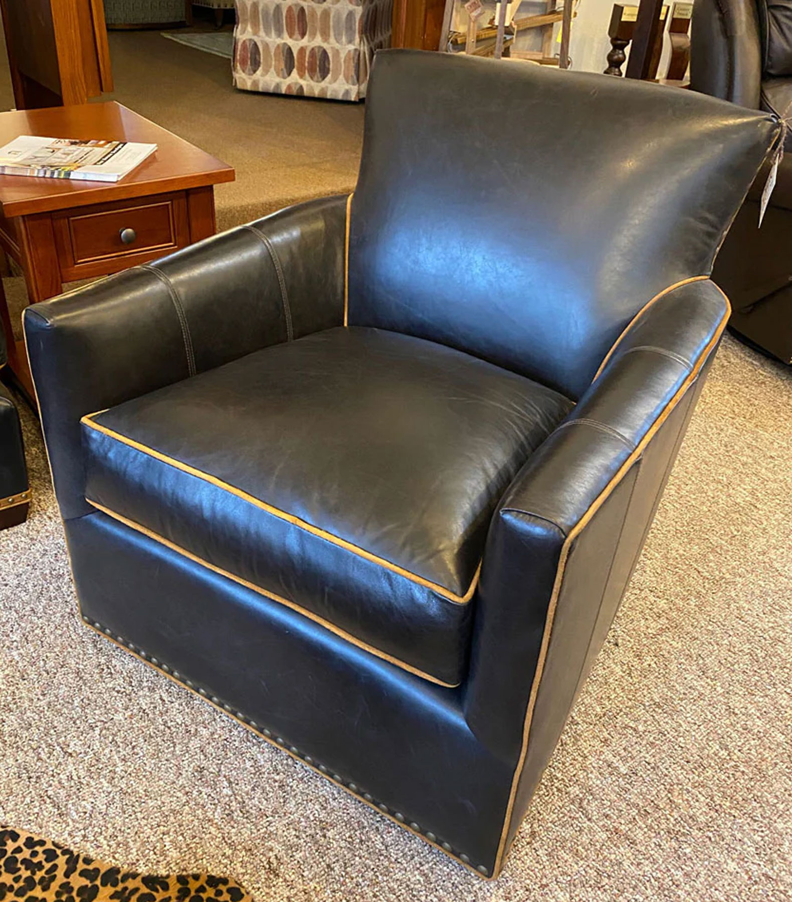 Leathercraft 416-S Punch Tavern Swivel Chair in Hazy Black Leather