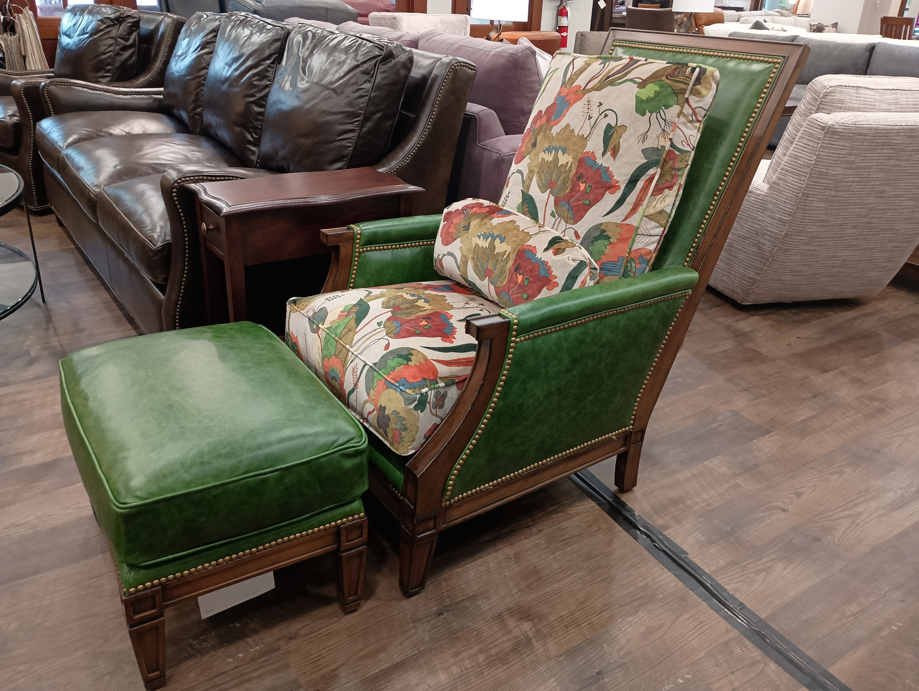 San Baranto 882 Wood Trimmed Chair & Ottoman in Cali Tranquility Leather