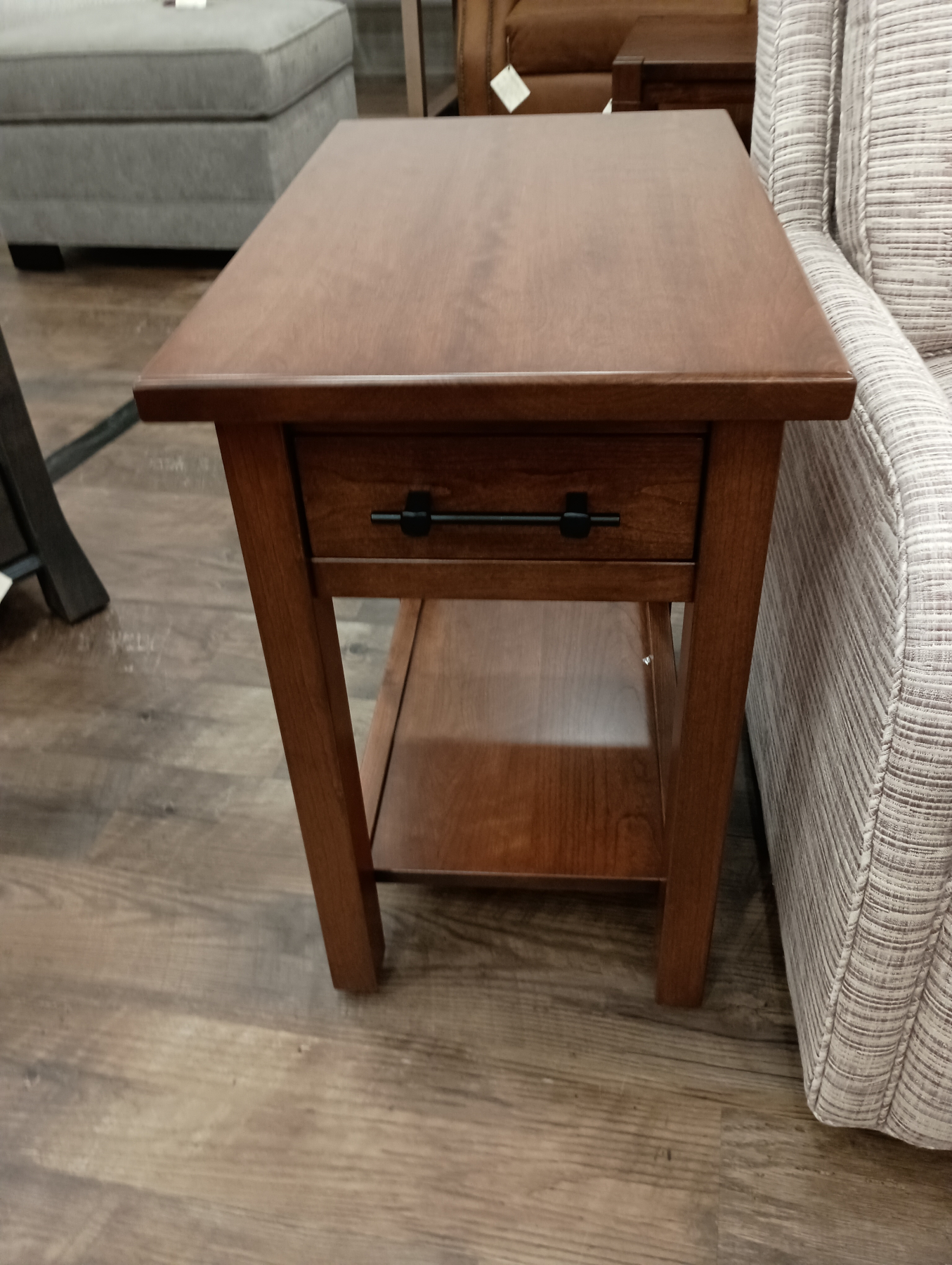 Krowndale Chairside Table in Cherry