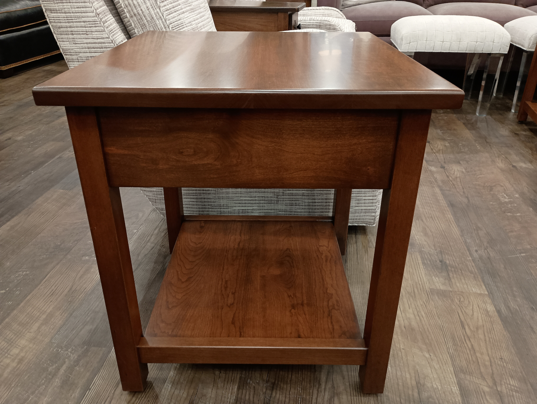 Krowndale End Table in Cherry