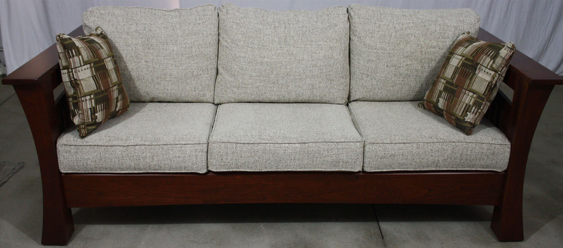 8500 Gateway Sofa in Cherry