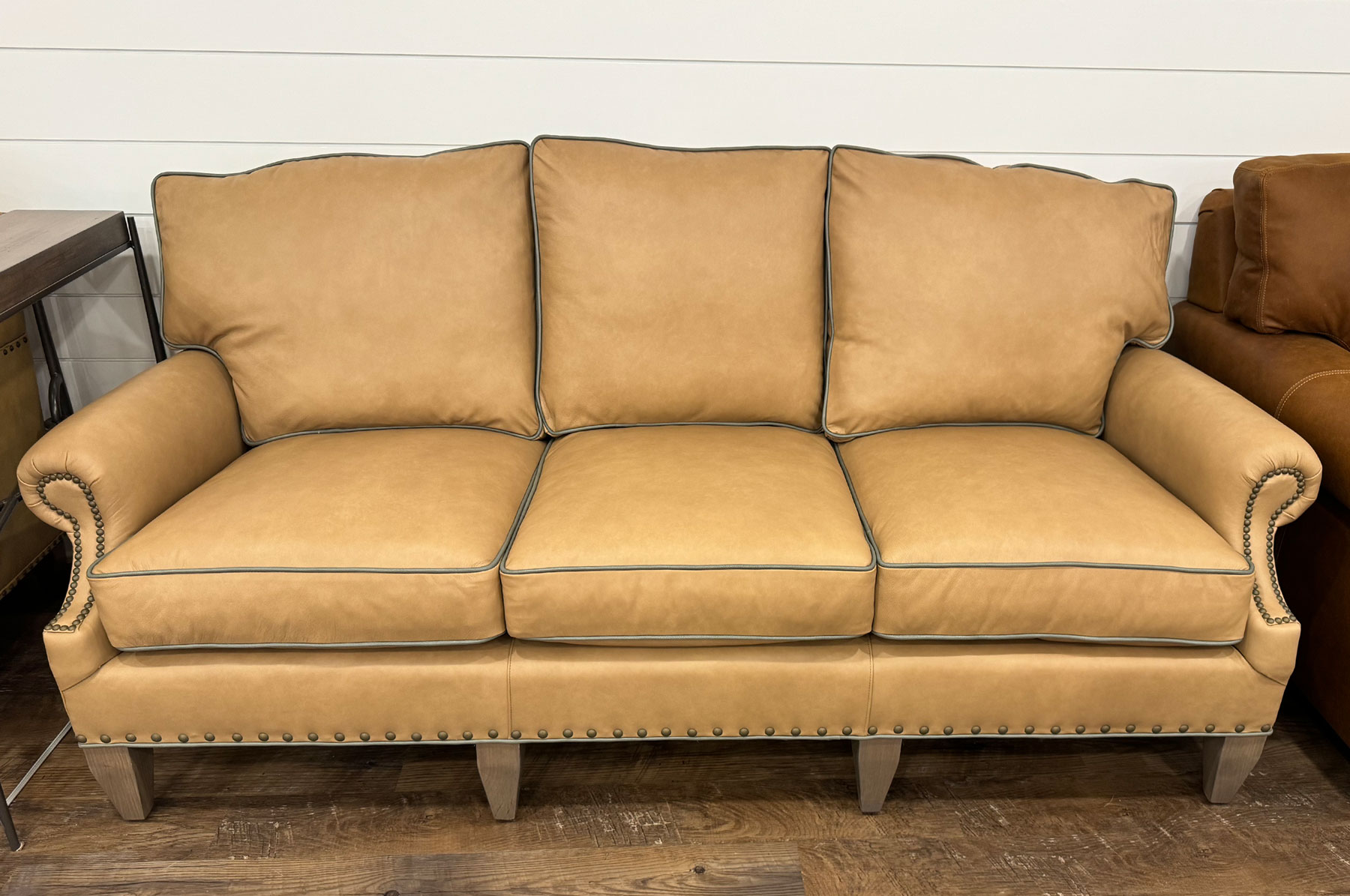 McKinley Leather 1334 Kent Sofa in Renaldi Sand Leather