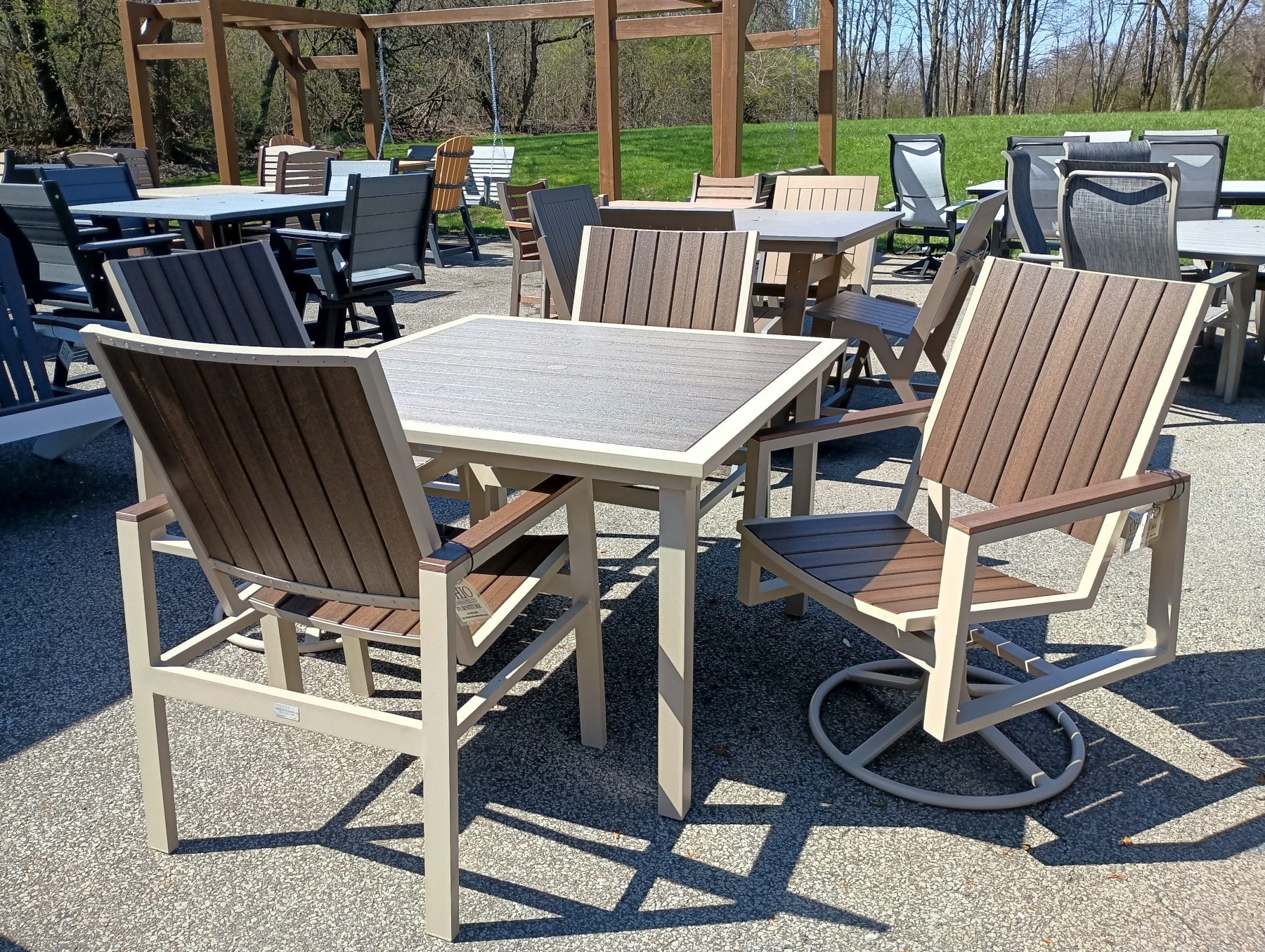 Vida 44 x 44 Square Poly Top Dining Table with (4) Vida Dining Chairs