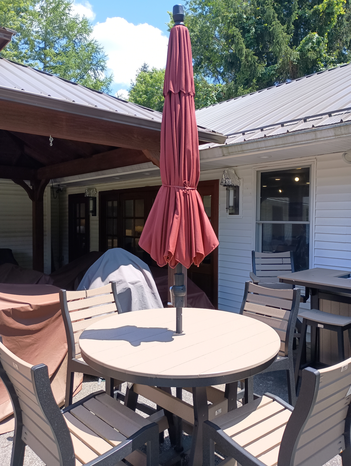 9' Market Umbrella - Bar Height with Tilt & Crank in Auburn