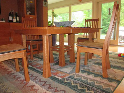 Single pedestal table with optional outer corner legs that are removeable.  These legs help single pedestal tables with extension leaves that are unstable when extended.
